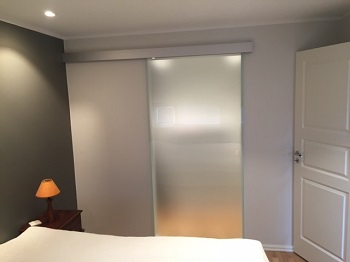 frostet herdet sikkerhetsglass skyvedør