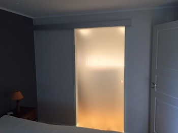 Frostet glasskyvedør skyvedør i frostet glass